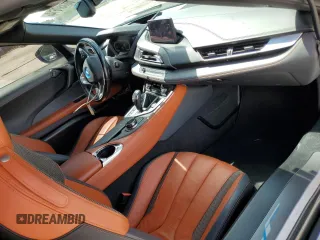 2019 BMW i8 z VIN WBY2Z6C58KVG97739, wystawiony jako Copart lot #60137614 z przebiegiem 3130 mil mil oraz Szkody całkowita. Historia ofert i sprzedaży dostępna na DreamBid. Obrazek 8.