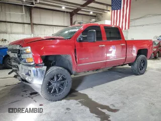 2015 Chevrolet Silverado 3500HD LTZ z VIN 1GC4K0C87FF117061, wystawiony jako Copart lot #45010535 z przebiegiem 242 759 mil mil oraz Szkoda całkowita • Salvage title. Historia ofert i sprzedaży dostępna na DreamBid. Obrazek 1.