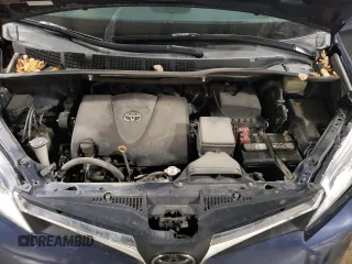 2018 Toyota Sienna LE с VIN 5TDJZ3DC3JS197731, выставлен на аукционе Copart как лот 79896244 с пробегом 63 077 миль миль и Списание • Salvage title. История ставок и продаж доступна на DreamBid. Изображение 13.