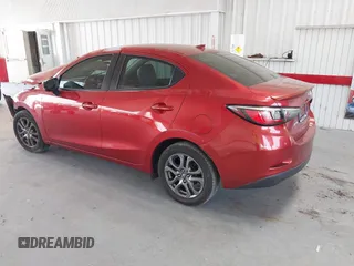 2019 Toyota Yaris L z VIN 3MYDLBYVXKY524593, wystawiony jako IAAI lot #42301508 z przebiegiem 45 596 mil mil oraz . Historia ofert i sprzedaży dostępna na DreamBid. Obrazek 3.