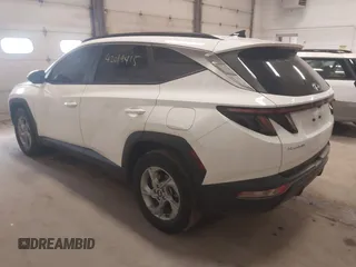 2023 Hyundai Tucson SEL z VIN 5NMJBCAE9PH271742, wystawiony jako IAAI lot #42019415 z przebiegiem 62 451 mil mil oraz . Historia ofert i sprzedaży dostępna na DreamBid. Obrazek 3.