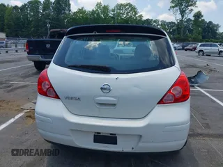 2010 Nissan Versa SL z VIN 3N1BC1CP3AL445757, wystawiony jako IAAI lot #42663321 z przebiegiem 186 076 mil mil oraz . Historia ofert i sprzedaży dostępna na DreamBid. Obrazek 17.