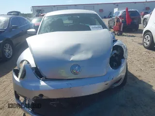2014 Volkswagen Beetle 2.5L w/Sun with VIN 3VWJP7AT7EM633386, listed as a IAAI auction lot 42060290 with 273,374 mi miles and . Bid and sale history available at DreamBid. Image 13.