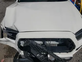 2020 Toyota Tacoma SR with VIN 3TYSZ5AN5LT006078, listed as a Copart auction lot 61758015 with 46,519 mi miles and Salvage title. Bid and sale history available at DreamBid. Image 11.