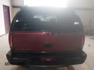 1999 Chevrolet Blazer Trailblazer z VIN 1GNDT13W4X2187490, wystawiony jako IAAI lot #41966073 z przebiegiem 187 604 mil mil oraz . Historia ofert i sprzedaży dostępna na DreamBid. Obrazek 17.