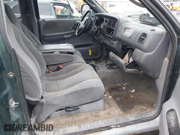 2000 Dodge Dakota Sport with VIN 1B7GG22N3YS539484, listed as a IAAI auction lot 41748568 with 290,117 mi miles. Bid and sale history available at carsss.com. Image 5.