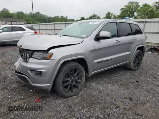 2020 Jeep Grand Cherokee Altitude z VIN 1C4RJFAG2LC408828, wystawiony jako Copart lot #56826115 z przebiegiem 89 641 mil mil oraz Szkody całkowita. Historia ofert i sprzedaży dostępna na DreamBid. Obrazek 1.