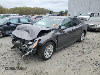 2023 Toyota Camry LE z VIN 4T1R11AK8PU816124, wystawiony jako Copart lot #53634535 z przebiegiem 22 624 mil mil oraz Szkoda całkowita • Salvage title. Historia ofert i sprzedaży dostępna na DreamBid. Obrazek 1.