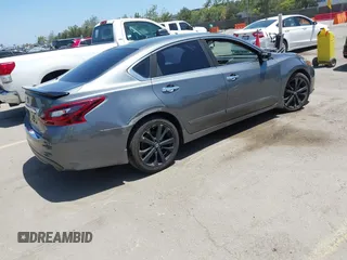 2017 Nissan Altima S z VIN 1N4AL3AP9HC236901, wystawiony jako IAAI lot #42275150 z przebiegiem 136 230 mil mil oraz . Historia ofert i sprzedaży dostępna na DreamBid. Obrazek 4.