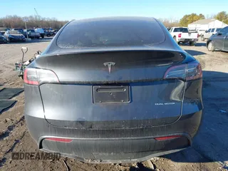 2024 Tesla Model Y Long Range with VIN 7SAYGDEE6RA321453, listed as a IAAI auction lot 41463429 with 9,649 mi miles. Bid and sale history available at carsss.com. Image 16.