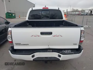 2015 Toyota Tacoma с VIN 3TMLU4EN2FM176180, выставлен на аукционе IAAI как лот 41778149 с пробегом 104 059 миль миль и . История ставок и продаж доступна на DreamBid. Изображение 16.