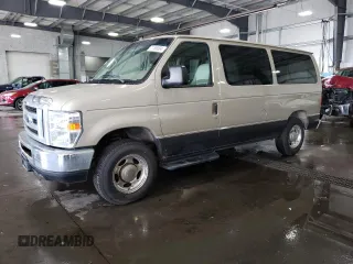 2008 Ford Econoline Passenger XL with VIN 1FMNE11L78DA43823, listed as a Copart auction lot 71368804 with 160,533 mi miles and Salvage Title. Bid and sale history available at carsss.com. Image 1.