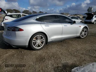 2015 Tesla Model S 85D with VIN 5YJSA1H25FF080956, listed as a Copart auction lot 45336675 with 118,377 mi miles and Salvage Title. Bid and sale history available at carsss.com. Image 3.