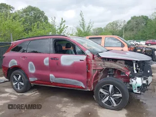 2021 Kia Sorento EX z VIN 5XYRHDLF6MG063000, wystawiony jako IAAI lot #42136316 z przebiegiem 53 815 mil mil oraz . Historia ofert i sprzedaży dostępna na DreamBid. Obrazek 6.
