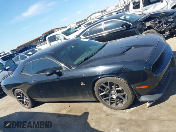 2016 Dodge Challenger R/T Scat Pack z VIN 2C3CDZFJ7GH217691, wystawiony jako IAAI lot #42228253 z przebiegiem 120 226 mil mil oraz . Historia ofert i sprzedaży dostępna na DreamBid. Obrazek 13.