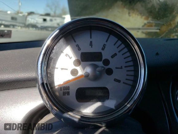 2006 MINI Convertible с VIN WMWRF33556TF64247, выставлен на аукционе Copart как лот 88324875 с пробегом Не указан миль и На запчасти • Non repairable. История ставок и продаж доступна на DreamBid. Изображение 9.