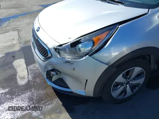 2018 Kia Niro LX with VIN KNDCB3LC9J5157481, listed as a IAAI auction lot 41682191 with 92,578 mi miles. Bid and sale history available at carsss.com. Image 6.