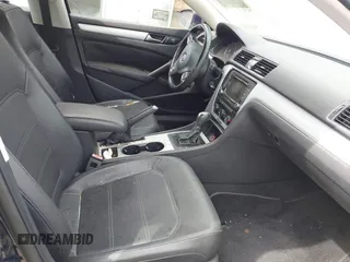 2013 Volkswagen Passat SE z VIN 1VWBP7A36DC033947, wystawiony jako IAAI lot #41943108 z przebiegiem 216 898 mil mil oraz . Historia ofert i sprzedaży dostępna na DreamBid. Obrazek 5.