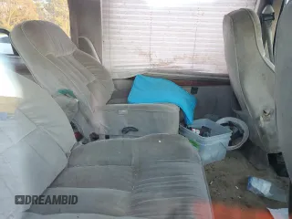2000 Ford Econoline Cargo Recreational z VIN 1FDRE14L0YHC03661, wystawiony jako Copart lot #89268275 z przebiegiem 277 787 mil mil oraz Czysty tytuł • Clean title. Historia ofert i sprzedaży dostępna na DreamBid. Obrazek 11.