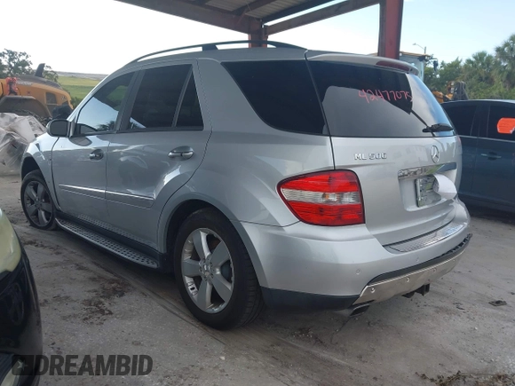 2006 Mercedes-Benz M 500 z VIN 4JGBB75E06A006024, wystawiony jako IAAI lot #42477075 z przebiegiem 164 740 mil mil oraz . Historia ofert i sprzedaży dostępna na DreamBid. Obrazek 3.