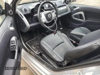 2014 Smart fortwo Passion z VIN WMEEJ9AA8DK673242, wystawiony jako Copart lot #43963505 z przebiegiem Nie podano mil oraz Tytuł czysty. Historia ofert i sprzedaży dostępna na DreamBid. Obrazek 8.