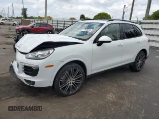 2017 Porsche Cayenne z VIN WP1AA2A20HKA90715, wystawiony jako Copart lot #53635315 z przebiegiem 131 703 mil mil oraz Szkody całkowita. Historia ofert i sprzedaży dostępna na DreamBid. Obrazek 1.