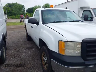 2007 GMC Sierra 1500 Work Truck z VIN 1GTEC14037Z600126, wystawiony jako IAAI lot #42245828 z przebiegiem 161 412 mil mil oraz . Historia ofert i sprzedaży dostępna na DreamBid. Obrazek 1.