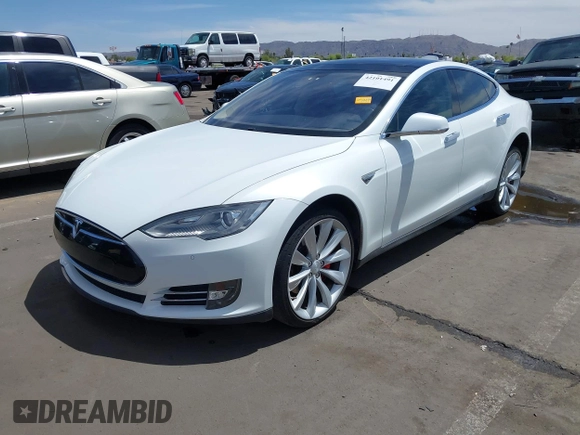 2014 Tesla Model S 60 z VIN 5YJSA1H13EFP33659, wystawiony jako IAAI lot #42101491 z przebiegiem 113 460 mil mil oraz . Historia ofert i sprzedaży dostępna na DreamBid. Obrazek 18.