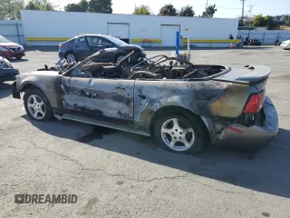 2002 Ford Mustang Deluxe z VIN 1FAFP44482F106003, wystawiony jako Copart lot #54337315 z przebiegiem Nie podano mil oraz Nie do naprawy • Non repairable. Historia ofert i sprzedaży dostępna na DreamBid. Obrazek 2.