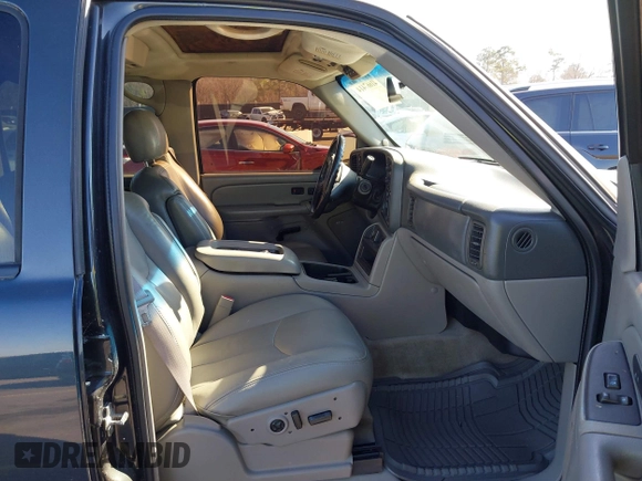 2005 GMC Yukon XL SLT with VIN 3GKFK16Z65G211002, listed as a IAAI auction lot 41667414 with 264,063 mi miles. Bid and sale history available at carsss.com. Image 5.