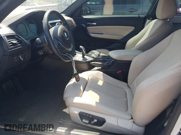 2019 BMW 2 Series 230i xDrive z VIN WBA2J3C56K7D27477, wystawiony jako Copart lot #59045934 z przebiegiem 60 452 mil mil oraz Szkoda całkowita • Salvage title. Historia ofert i sprzedaży dostępna na DreamBid. Obrazek 7.