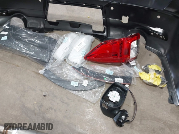2019 Subaru Ascent Premium with VIN 4S4WMACDXK3442512, listed as a IAAI auction lot 42311693 with 84,490 mi miles and . Bid and sale history available at DreamBid. Image 20.