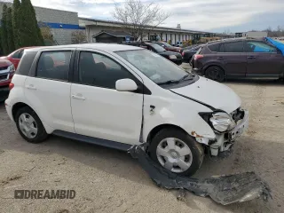 2005 Scion xA z VIN JTKKT624450093737, wystawiony jako Copart lot #79551853 z przebiegiem 116 787 mil mil oraz Szkody całkowita. Historia ofert i sprzedaży dostępna na DreamBid. Obrazek 4.