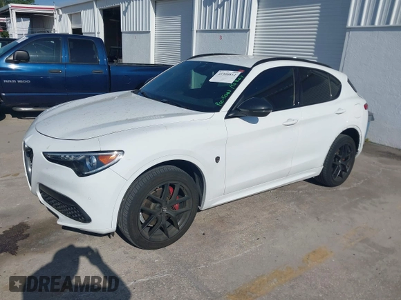 2020 Alfa Romeo Stelvio Sport z VIN ZASPAJAN4L7C75093, wystawiony jako IAAI lot #41900812 z przebiegiem 56 888 mil mil oraz . Historia ofert i sprzedaży dostępna na DreamBid. Obrazek 18.