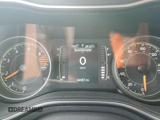 2021 Jeep Cherokee Latitude с VIN 1C4PJLCB4MD189342, выставлен на аукционе Copart как лот 57910915 с пробегом 66 487 миль миль и Списание • Salvage title. История ставок и продаж доступна на DreamBid. Изображение 9.