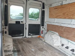 2015 Ram ProMaster Cargo z VIN 3C6TRVDG1FE504703, wystawiony jako IAAI lot #42149367 z przebiegiem 204 463 mil mil oraz . Historia ofert i sprzedaży dostępna na DreamBid. Obrazek 8.