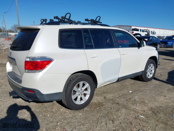 2013 Toyota Highlander with VIN 5TDZK3EH6DS101676, listed as a IAAI auction lot 41212515 with 139,755 mi miles. Bid and sale history available at carsss.com. Image 4.