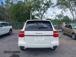 2010 Porsche Cayenne z VIN WP1AA2AP6ALA07199, wystawiony jako IAAI lot #41975088 z przebiegiem 150 152 mil mil oraz . Historia ofert i sprzedaży dostępna na DreamBid. Obrazek 16.