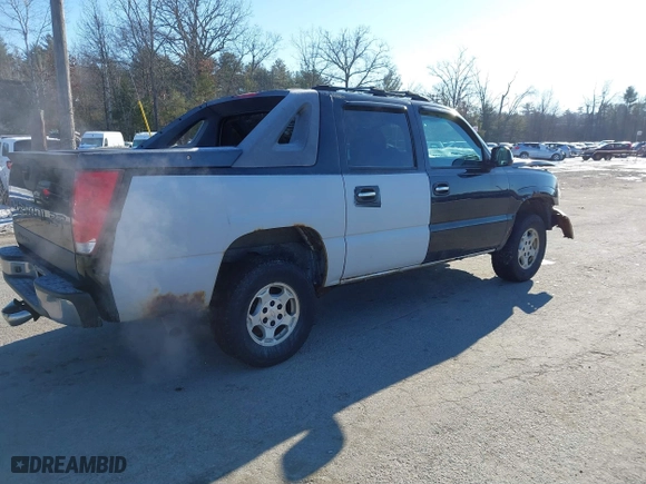 2005 Chevrolet Avalanche Z71 with VIN 3GNEK12ZX5G210052, listed as a IAAI auction lot 41327694 with 145,716 mi miles. Bid and sale history available at carsss.com. Image 4.