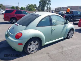 2000 Volkswagen Beetle GLX с VIN 3VWDD21C9YM430092, выставлен на аукционе IAAI как лот 40222232 с пробегом Не указан миль и . История ставок и продаж доступна на DreamBid. Изображение 4.
