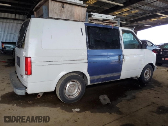 2000 GMC Safari Cargo with VIN 1GTDM19W4YB505655, listed as a Copart auction lot 43853795 with Not Provided miles and Salvage Title. Bid and sale history available at carsss.com. Image 3.