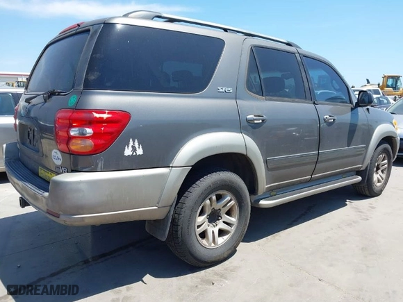 2004 Toyota Sequoia SR5 with VIN 5TDZT34A64S232608, listed as a IAAI auction lot 42032369 with 236,863 mi miles. Bid and sale history available at carsss.com. Image 4.