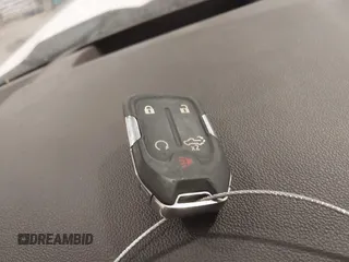 2020 GMC Sierra 1500 Denali z VIN 1GTU9FEL9LZ116486, wystawiony jako IAAI lot #41392384 z przebiegiem 61 283 mil mil oraz . Historia ofert i sprzedaży dostępna na DreamBid. Obrazek 11.