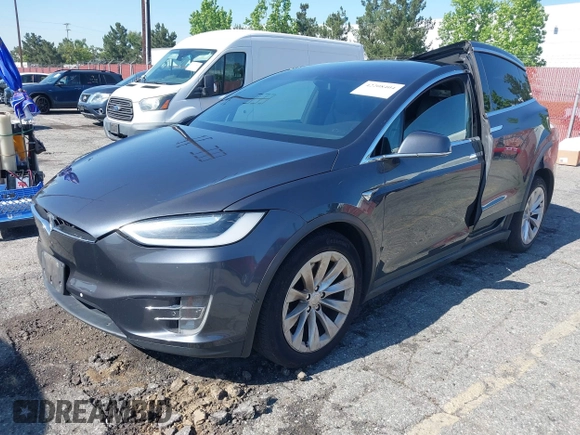 2016 Tesla Model X 70D z VIN 5YJXCAE25GF018477, wystawiony jako IAAI lot #42208404 z przebiegiem 99 380 mil mil oraz . Historia ofert i sprzedaży dostępna na DreamBid. Obrazek 19.