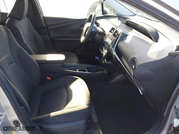 2018 Toyota Prius Two with VIN JTDKBRFUXJ3070977, listed as a IAAI auction lot 41944435 with 128,117 mi miles. Bid and sale history available at carsss.com. Image 5.