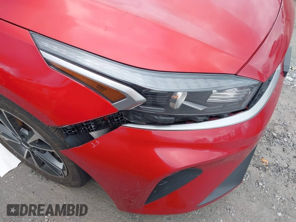 2023 Kia Forte LXS z VIN 3KPF24AD8PE582105, wystawiony jako IAAI lot #42366608 z przebiegiem 61 455 mil mil oraz . Historia ofert i sprzedaży dostępna na DreamBid. Obrazek 17.