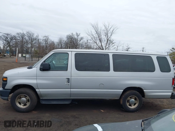 2011 Ford Econoline Passenger XL z VIN 1FBSS3BL4BDA30565, wystawiony jako IAAI lot #41718643 z przebiegiem 230 184 mil mil oraz . Historia ofert i sprzedaży dostępna na DreamBid. Obrazek 13.