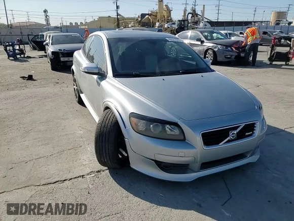 2009 Volvo C30 z VIN YV1MK672692122489, wystawiony jako Copart lot #49521025 z przebiegiem 134 754 mil mil oraz Szkoda całkowita • Salvage title. Historia ofert i sprzedaży dostępna na DreamBid. Obrazek 10.