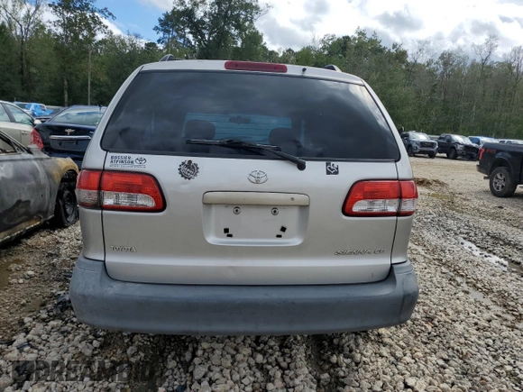 2003 Toyota Sienna CE with VIN 4T3ZF19C03U555684, listed as a Copart auction lot 60323904 with 204,368 mi miles and Salvage Title. Bid and sale history available at carsss.com. Image 6.