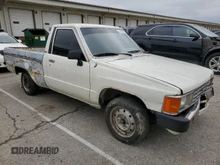 1988 Toyota Pickup z VIN JT4RN50R0J5122639, wystawiony jako Copart lot #52792445 z przebiegiem 233 407 mil mil oraz Szkody całkowita. Historia ofert i sprzedaży dostępna na DreamBid. Obrazek 4.